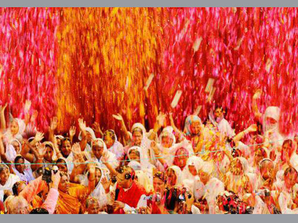 Vrindavan, Varanasi widows play Holi Vrindavan, Varanasi widows play Holi