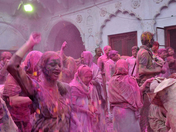HOLI HOLI