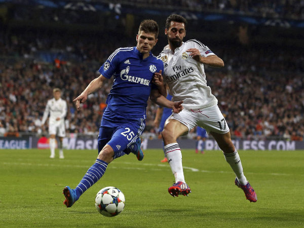 Schalke's Klaas-Jan Huntelaar fights for the ball against Real Madrid's Alvaro Arbeloa (right) during Champions League match Schalke's Klaas-Jan Huntelaar fights for the ball against Real Madrid's Alvaro Arbeloa (right) during Champions League match