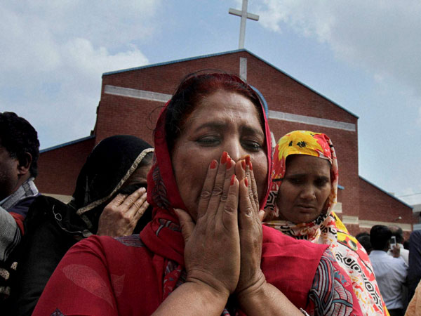 Pak: 11 dead, 50 injured in blasts Pak: 11 dead, 50 injured in blasts