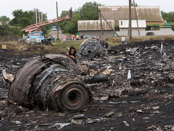 MH17: Dutch team to inspect new areas MH17: Dutch team to inspect new areas