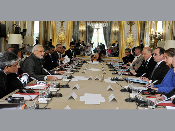 India, France ink 17 agreements India, France ink 17 agreements