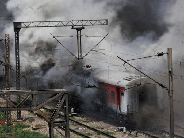 Fire breaks out in Rajdhani Express Fire breaks out in Rajdhani Express