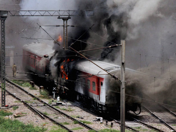 Fire breaks out in Rajdhani Express Fire breaks out in Rajdhani Express