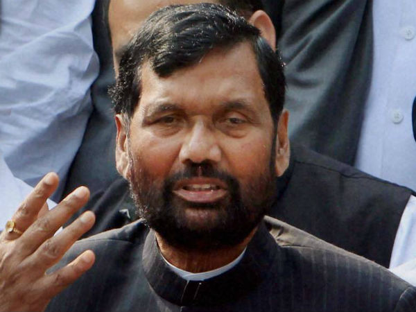 Paswan slams Nitish govt for 'sloppiness' in relief work. Paswan slams Nitish govt for 'sloppiness' in relief work.