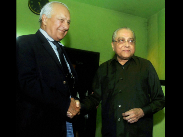 BCCI President Jagmohan Dalmiya (right) shakes hand with PCB Chairman Shaharyar Khan BCCI President Jagmohan Dalmiya (right) shakes hand with PCB Chairman Shaharyar Khan