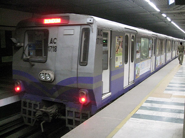 China to supply 14 trains to Kolkata China to supply 14 trains to Kolkata