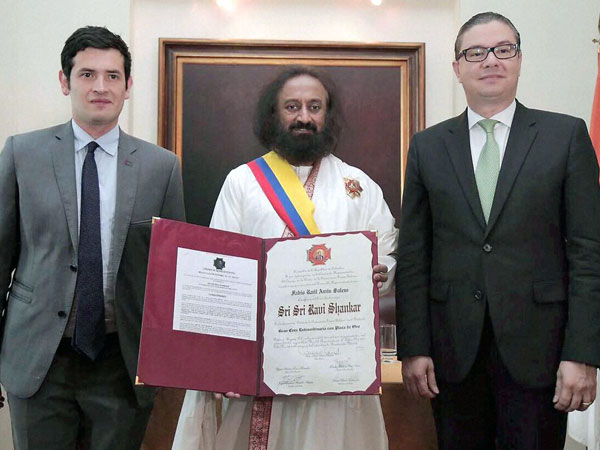 Sri Sri Ravi Shankar awarded in Colombia Sri Sri Ravi Shankar awarded in Colombia