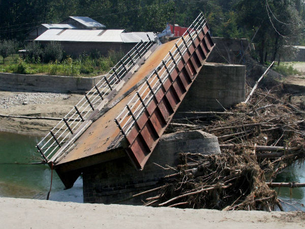 J&K floods:Def Min raises Rs 500 cr bill J&K floods:Def Min raises Rs 500 cr bill