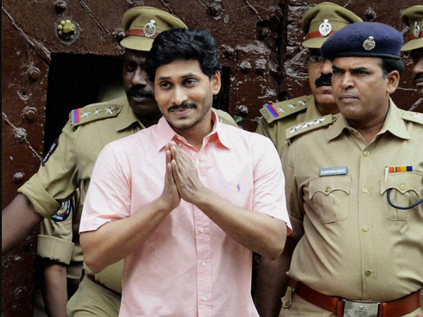 Jagan appears before CBI court Jagan appears before CBI court