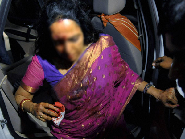 Esha defends mother Hema Malini Esha defends mother Hema Malini