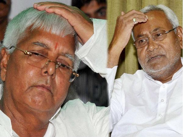 Lalu, Cong leaders attend Nitish's Iftar Lalu, Cong leaders attend Nitish's Iftar