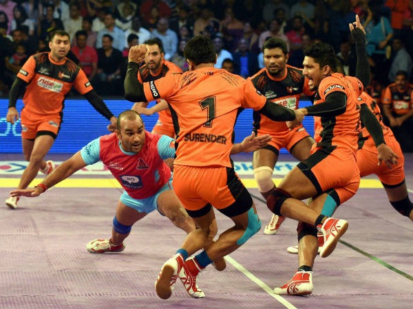 Players in action during a Pro Kabaddi League match between Jaipur Pink Panther and U Mumbai in Mumbai on Saturday. Players in action during a Pro Kabaddi League match between Jaipur Pink Panther and U Mumbai in Mumbai on Saturday.