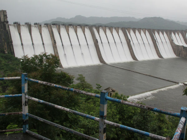 Water level rises in Sardar Sarovar dam Water level rises in Sardar Sarovar dam