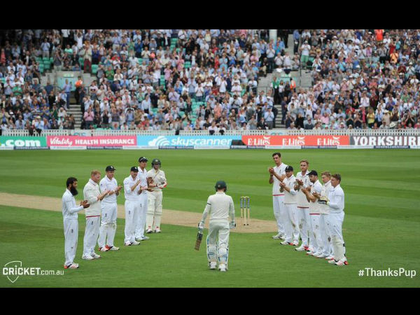 England players give a guard of honour as Clarke walks in to bat. Photo from Cricket Australia's Twitter page England players give a guard of honour as Clarke walks in to bat. Photo from Cricket Australia's Twitter page