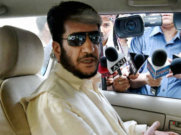 Shabir Shah detained at Delhi. Shabir Shah detained at Delhi.