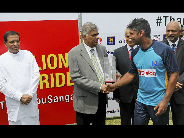 Sri Lankan Prime Minister Ranil Wickremesinghe hands over a moment to Kumar Sangakkara as President Maithripala Sirisena, left, looks on at the end of the second Test Sri Lankan Prime Minister Ranil Wickremesinghe hands over a moment to Kumar Sangakkara as President Maithripala Sirisena, left, looks on at the end of the second Test