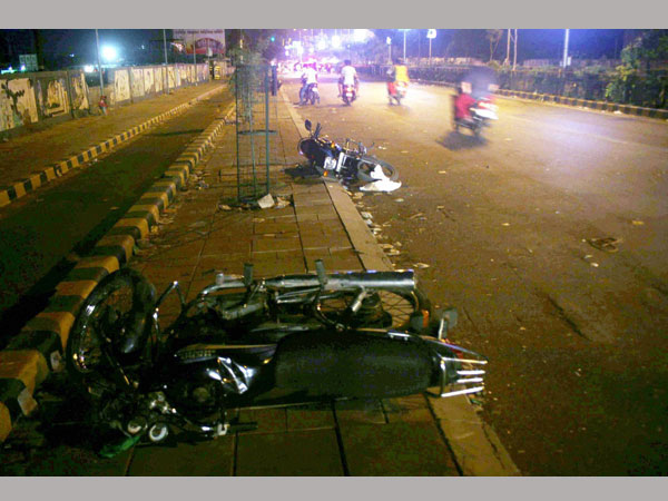 Gujarat tense after violence Gujarat tense after violence