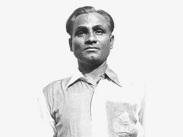 Modi pays tribute to Dhyan Chand Modi pays tribute to Dhyan Chand