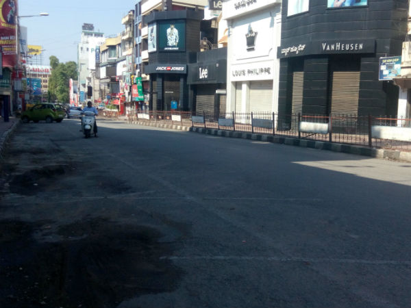 Strike hits normal life in Karnataka Strike hits normal life in Karnataka