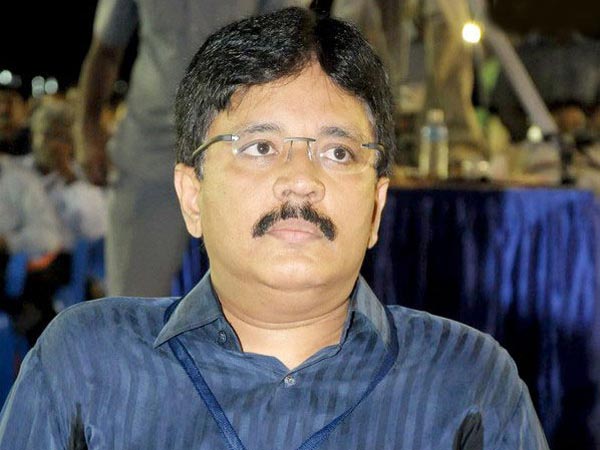 HC stays summons issued against Kalanithi Maran in IT case. HC stays summons issued against Kalanithi Maran in IT case.