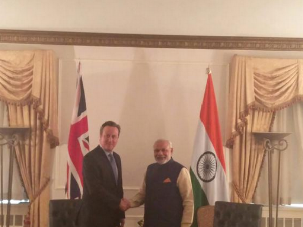 Modi meets Cameroon, Hollande Modi meets Cameroon, Hollande