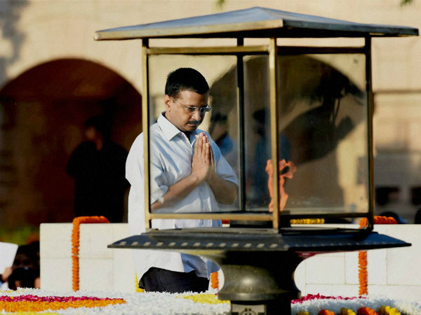 Arvind Kejriwal pays tributes to Mahatma Gandhi, Shastri. Arvind Kejriwal pays tributes to Mahatma Gandhi, Shastri.