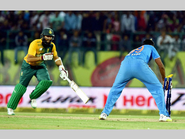 Ashwin (right) runs Amla out Ashwin (right) runs Amla out