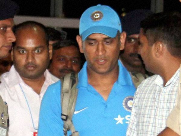 MS Dhoni arrives at Lucknow airport on Friday MS Dhoni arrives at Lucknow airport on Friday