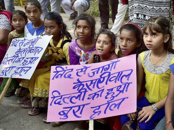Delhi: AAP, BJP slam Congress Delhi: AAP, BJP slam Congress