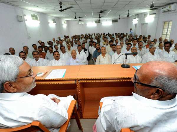 JD(U) senior leader Nitish Kumar and party state president Vashishth Narayan Singh during a meeting with his party leaders in Patna JD(U) senior leader Nitish Kumar and party state president Vashishth Narayan Singh during a meeting with his party leaders in Patna