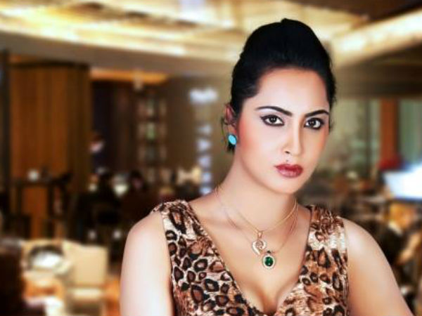 Arshi Khan runs into trouble again Arshi Khan runs into trouble again
