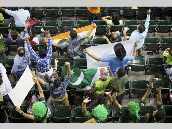 Fans cheer with a cowboy hat, wigs and the flags of India and Pakistan in Houston Fans cheer with a cowboy hat, wigs and the flags of India and Pakistan in Houston
