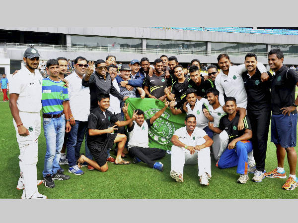 Assam players pose for a group photo after winning the Ranji match against Delhi at Barshapara Cricket Stadium in Guwahati on Wednesday. Assam players pose for a group photo after winning the Ranji match against Delhi at Barshapara Cricket Stadium in Guwahati on Wednesday.