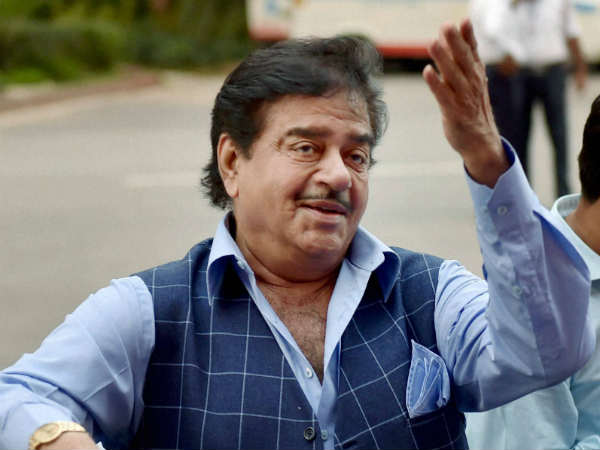 Rahul a rising new star: Shatrughan Sinha . Rahul a rising new star: Shatrughan Sinha .