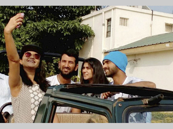 Ajinkya Rahane (right) and Cheteshwar Pujara (2nd left) with their wives taking a selfie as they leave for Tadoba National park Tiger Reserve in Chandrapur, Maharashtra on Saturday. Ajinkya Rahane (right) and Cheteshwar Pujara (2nd left) with their wives taking a selfie as they leave for Tadoba National park Tiger Reserve in Chandrapur, Maharashtra on Saturday.