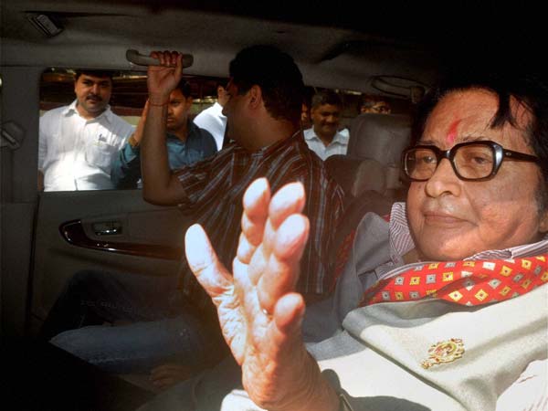 Actor Manoj Kumar admitted to hospital Actor Manoj Kumar admitted to hospital