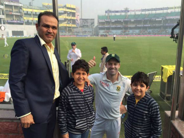 Sehwag and his sons pose with South Africa's AB de Villiers at Feroz Shah Kotla on Thursday Sehwag and his sons pose with South Africa's AB de Villiers at Feroz Shah Kotla on Thursday