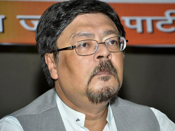 BJP's supporters slam Chandan Mitra BJP's supporters slam Chandan Mitra