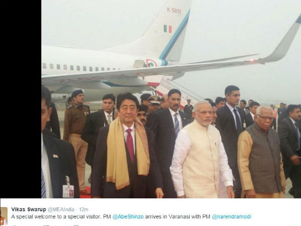 Abe arrives in Varanasi Abe arrives in Varanasi