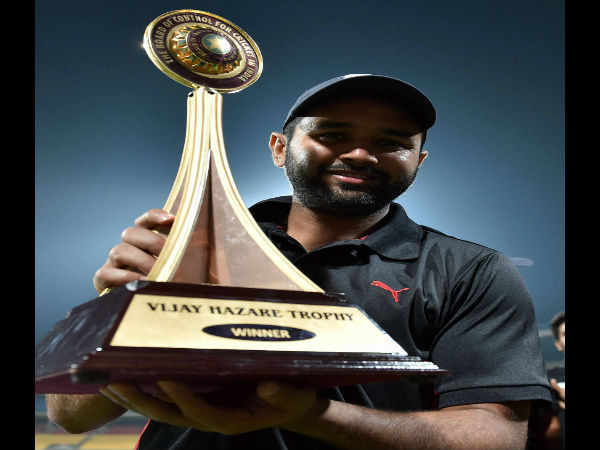 Gujarat Skipper Parthiv Patel with Vijay Hazare trophy Gujarat Skipper Parthiv Patel with Vijay Hazare trophy