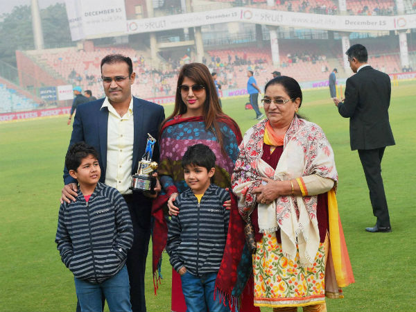 Sehwag with his members of the family Sehwag with his members of the family