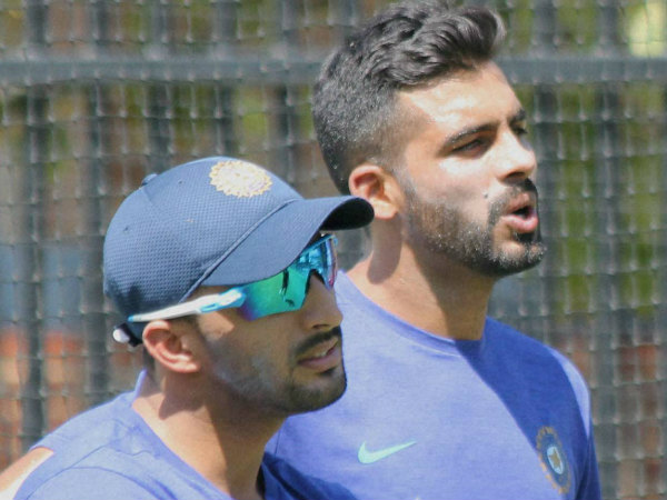 India's uncapped players Barinder Sran (right) and Rishi Dhawan during a practice session in Perth India's uncapped players Barinder Sran (right) and Rishi Dhawan during a practice session in Perth