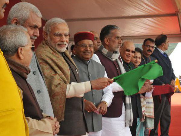 PM Modi flags off Mahamana Express PM Modi flags off Mahamana Express
