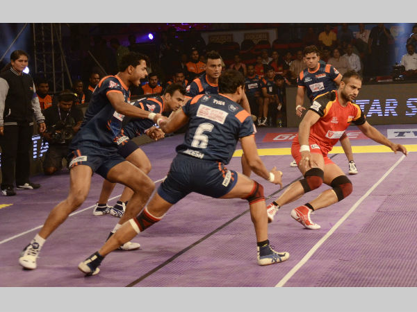 Bulls' captain Surjeet Narwal (right) in action against the Warriors Bulls' captain Surjeet Narwal (right) in action against the Warriors