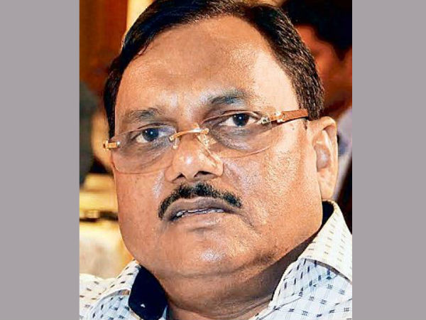 Yadav Singh received Rs 100cr as bribe? Yadav Singh received Rs 100cr as bribe?