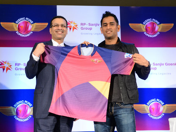 Dhoni unveils Pune jersey with team owner Sanjiv Goenka Dhoni unveils Pune jersey with team owner Sanjiv Goenka