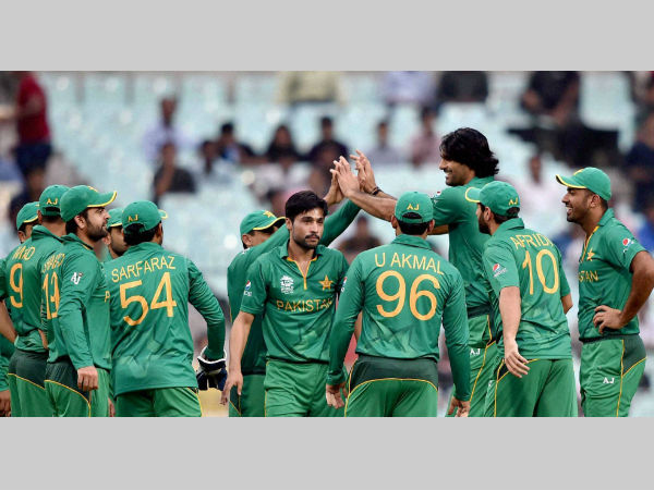 Pakistan players celebrate a wicket against Sri Lanka during their World T20 warm-up match in Kolkata on Monday (March 14) Pakistan players celebrate a wicket against Sri Lanka during their World T20 warm-up match in Kolkata on Monday (March 14)