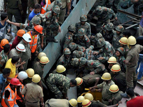 Viral pics: RSS volunteers in WB work for victims