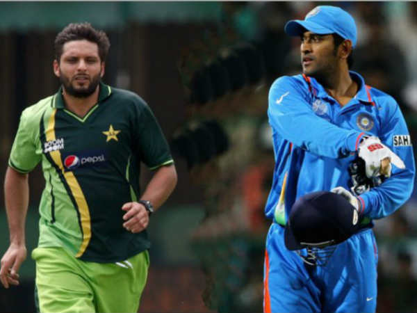 File photo of Pakistan captain Shahid Afridi (left) and India skipper MS Dhoni File photo of Pakistan captain Shahid Afridi (left) and India skipper MS Dhoni